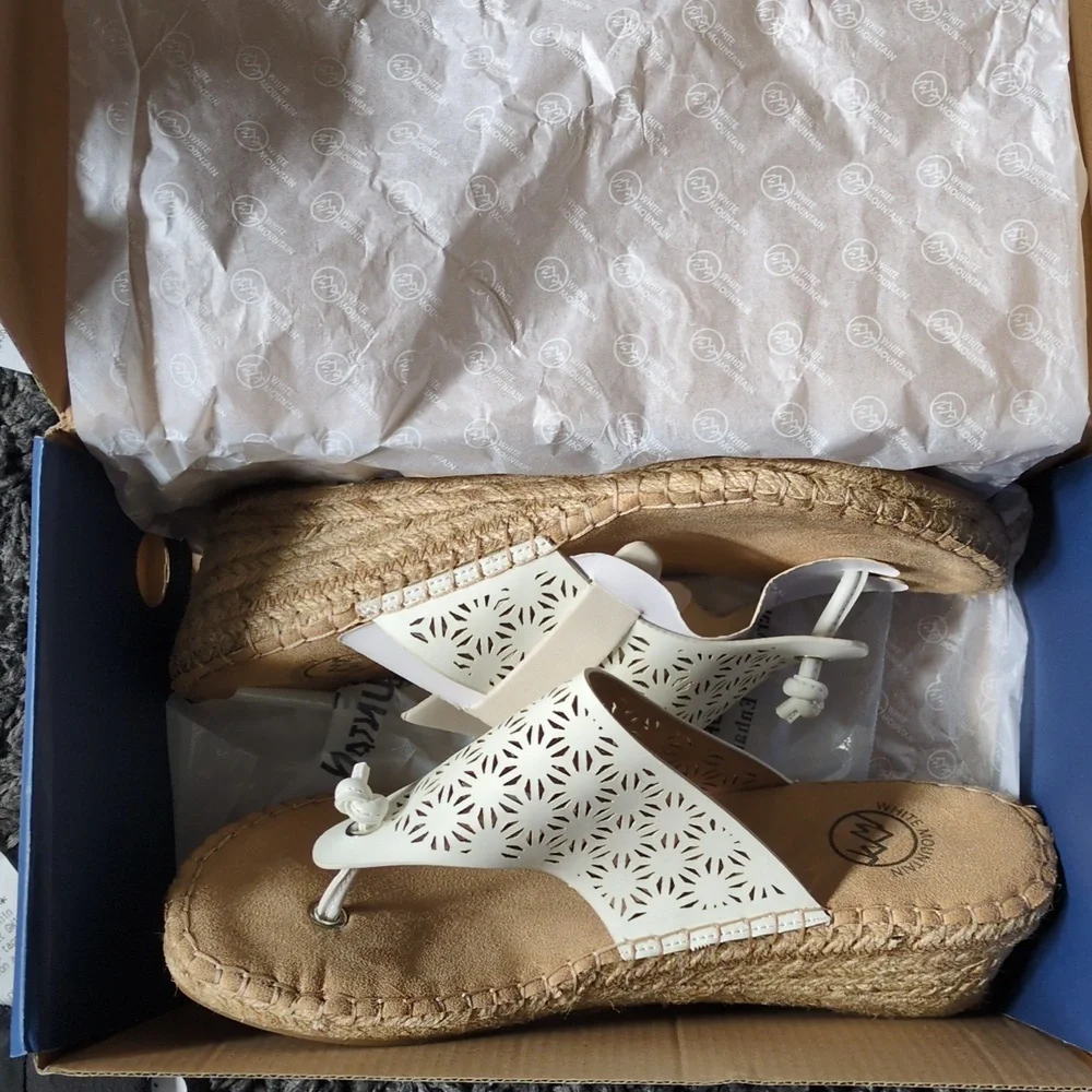White Mountain Beaux Espadrilles White/Smooth Wedge Sandals Women's Size 9 NIB
